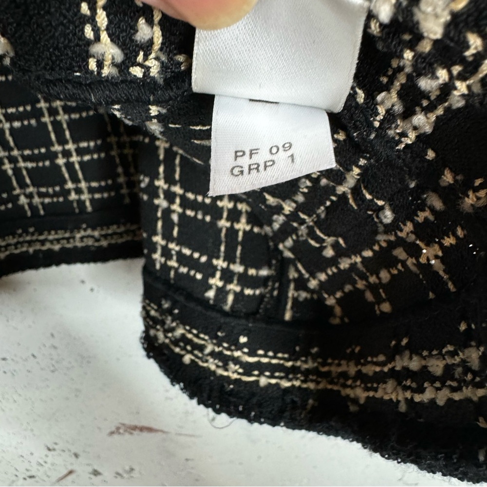 St John Boucle Tweed Knit Notch Lapel Button Front Blazer Jacket Buttons 8 - Picture 8 of 12